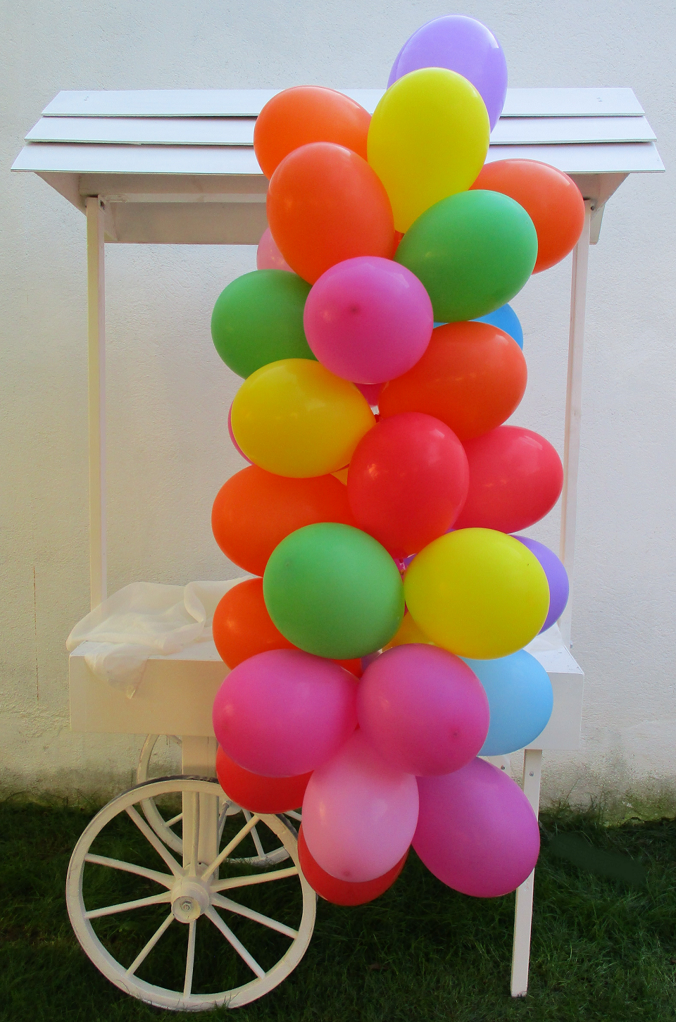 Luftballonkette mit Luftballons, Hochzeit, Hochzeitsdekoration, Dekorationsvermietung, Dekorationsverleih