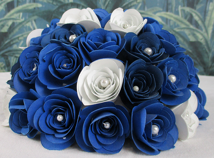 Blaue Papierkugel, Hochzeitsdekoration, Dekorationsvermietung, Dekorationsverleih, Tischdekoration